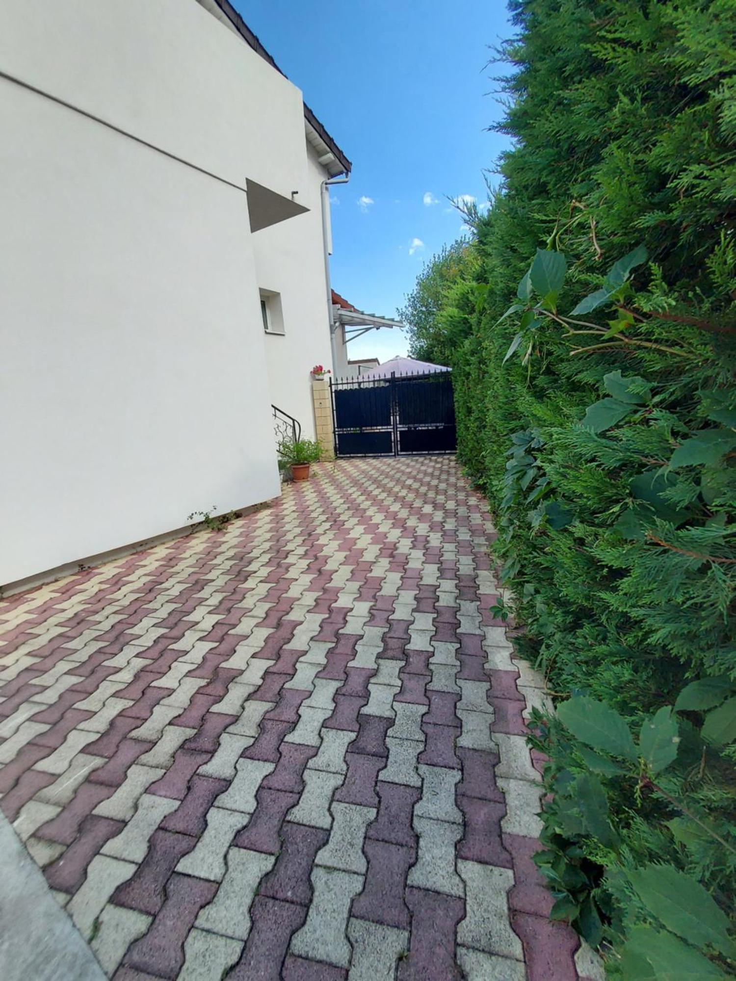 Appartement Meuble Avec Deux Chambres มูแล็ง ภายนอก รูปภาพ